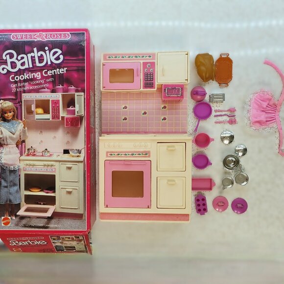 Barbie Sweet Roses Cooking Center - Picture 1 of 13
